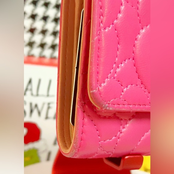 Lambskin Camellia Embossed Compact leather Wallet Fuchsia - Picture 6 of 17